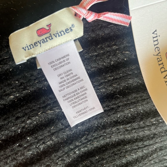 Vineyard Vines Knitted Cozy Black 100 % Cashmere Lurex Scarf NWT - Picture 4 of 4